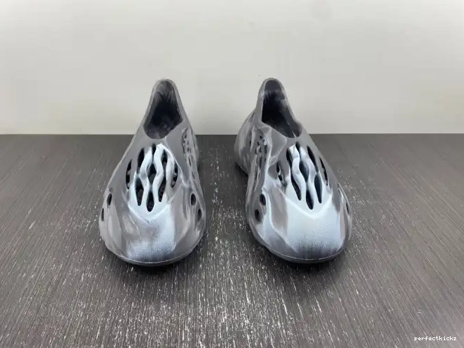 Granite IE4931 MX Foam Yeezy RNR Adidas 0702